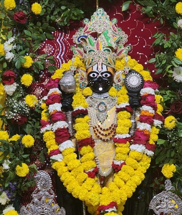 Thakurshree Dwarkadhish Temple, beautifully decorated in yellow theme