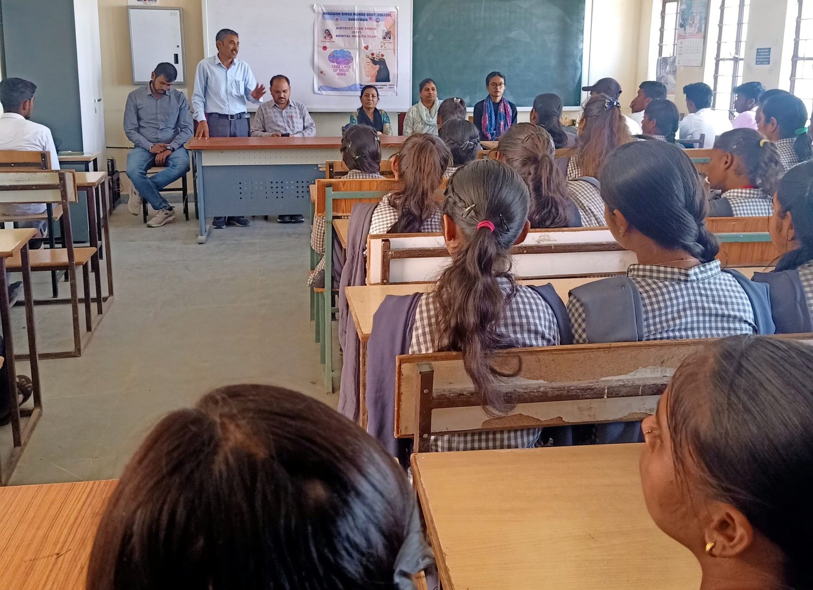 Sukhtawa College holds mental health workshop, with message of "Talk, Lighten the Burden"