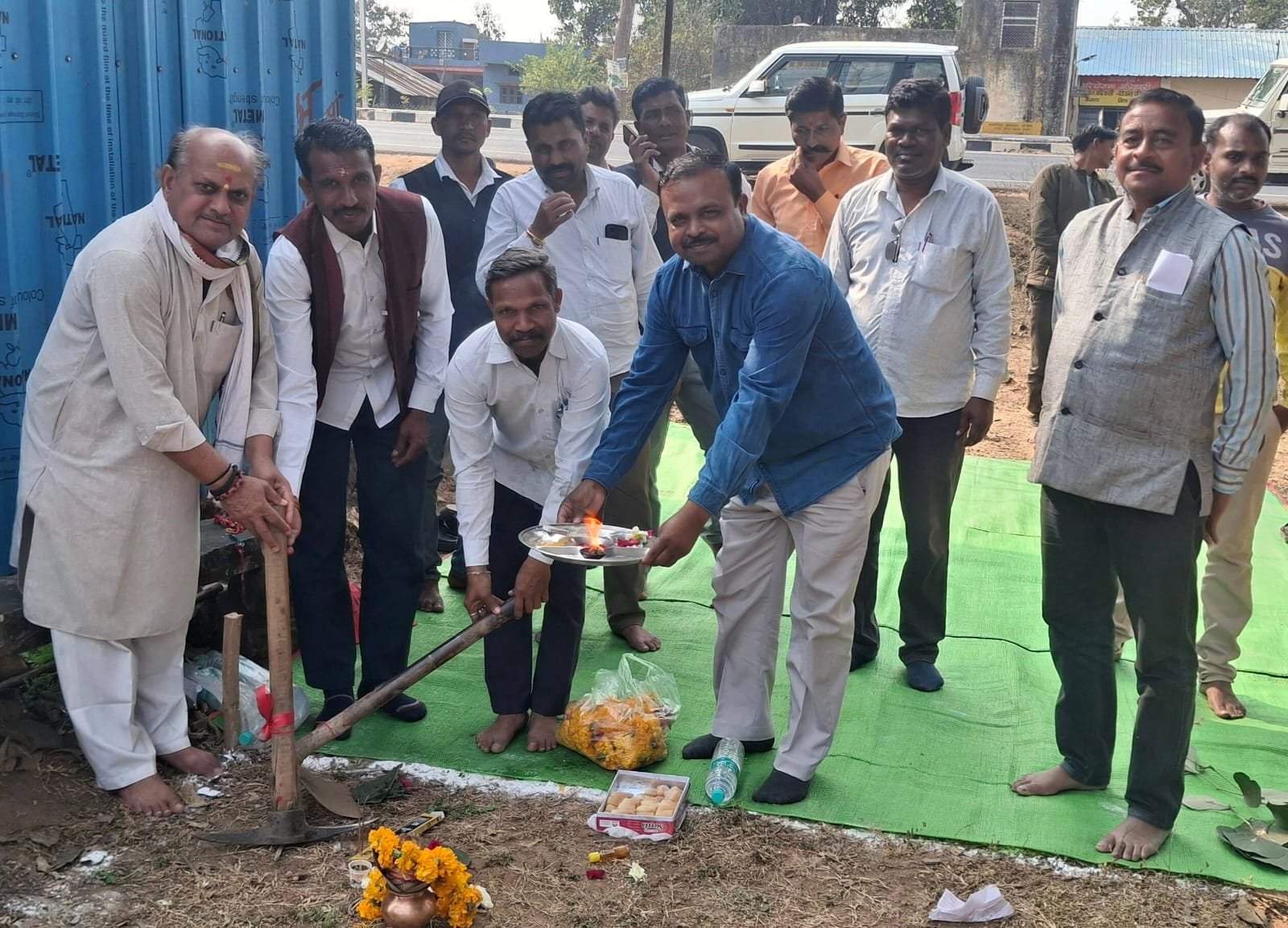 Rural economy will gain momentum, District President performed Bhoomi Pujan of new shops