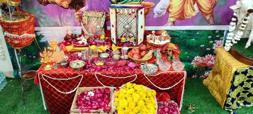 बिखरे ब्रज के रंग : मारवाड़ी महिलाओं ने भजनों की धुन पर खेली फूलों की होली, 'ब्रज रंगोत्सव' का शानदार आगाज 2 Marwadi holi 2