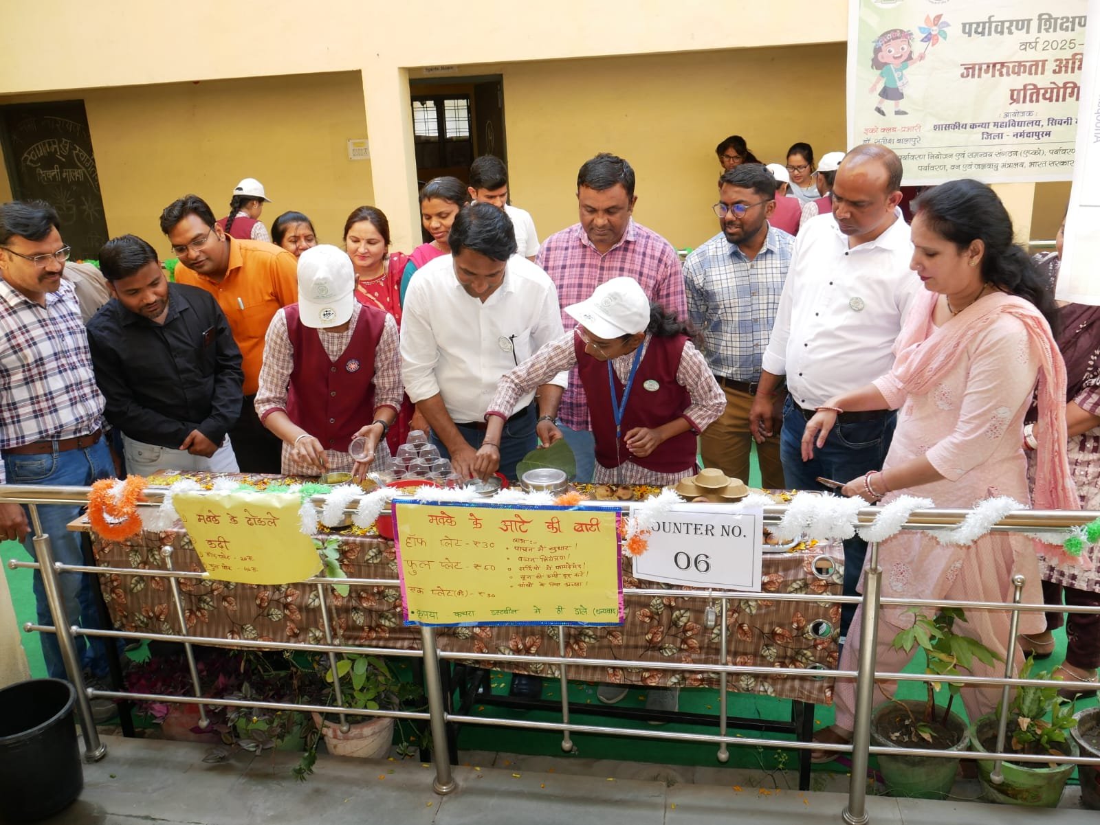 Srianna Vyanjan Mela organised in Girls College, girl students served healthy flavours