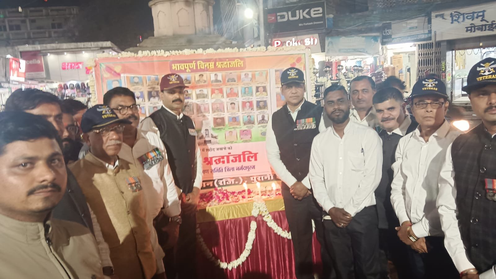 Sunday Social Foundation organised a candlelight march to pay tribute to the martyrs of Pulwama.