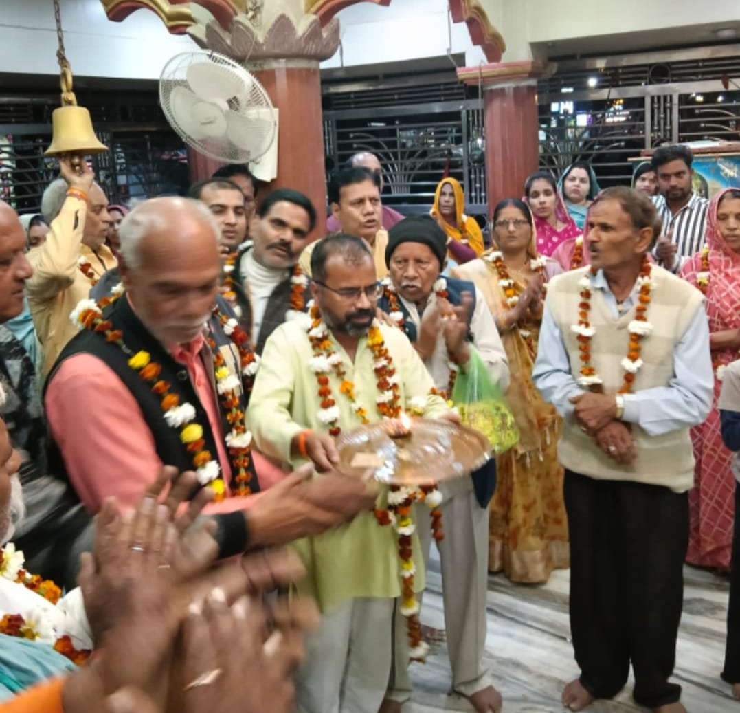 Ramferi Mandal returns from Ayodhya after offering 4 crore handwritten Ram names, receives historic welcome