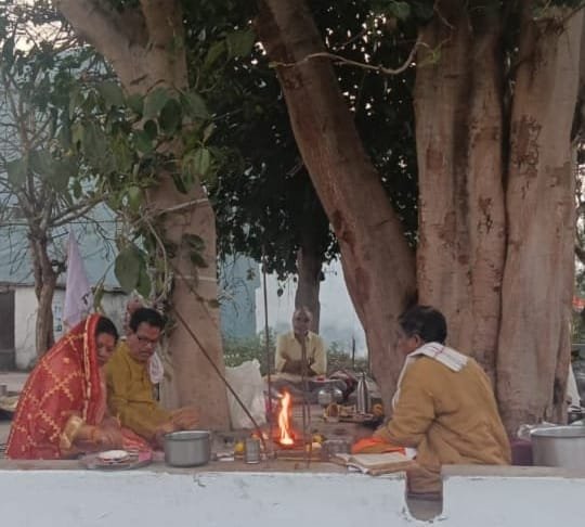 Anandeshwar Mahadev Temple decorated, Vyas Colony echoed with Har Har Mahadev