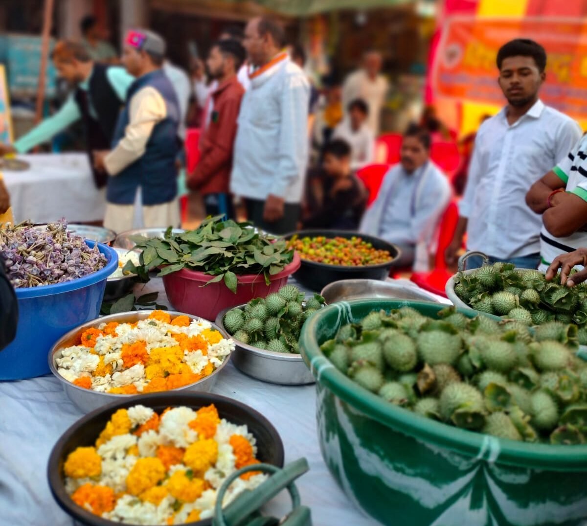 VHP's unique initiative on Mahashivratri, distributed free puja materials to 2100 families