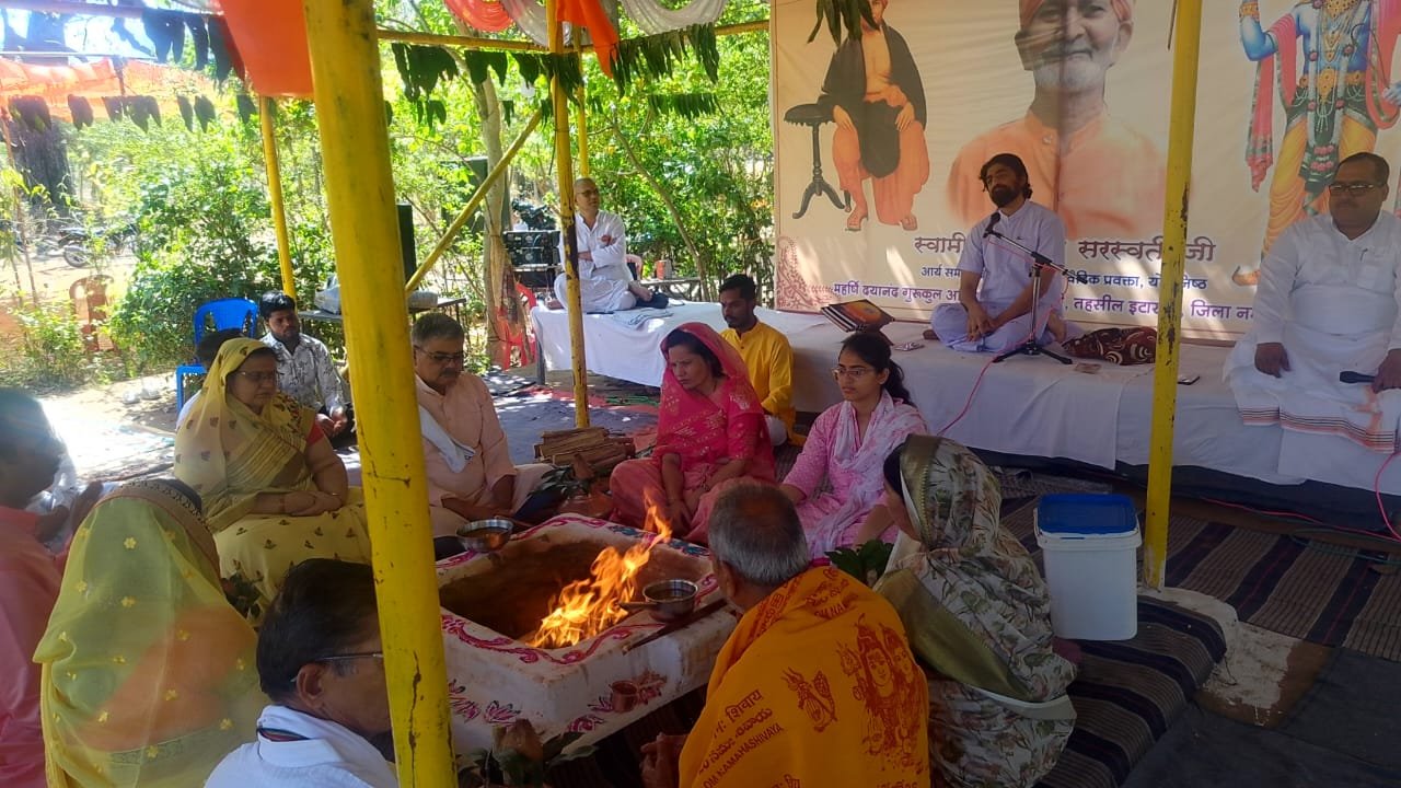 Awakening of Vedic culture: Gurukul's brahmacharis displayed their stick-spear skills, and the procession gave the message of a 'healthy nation'.