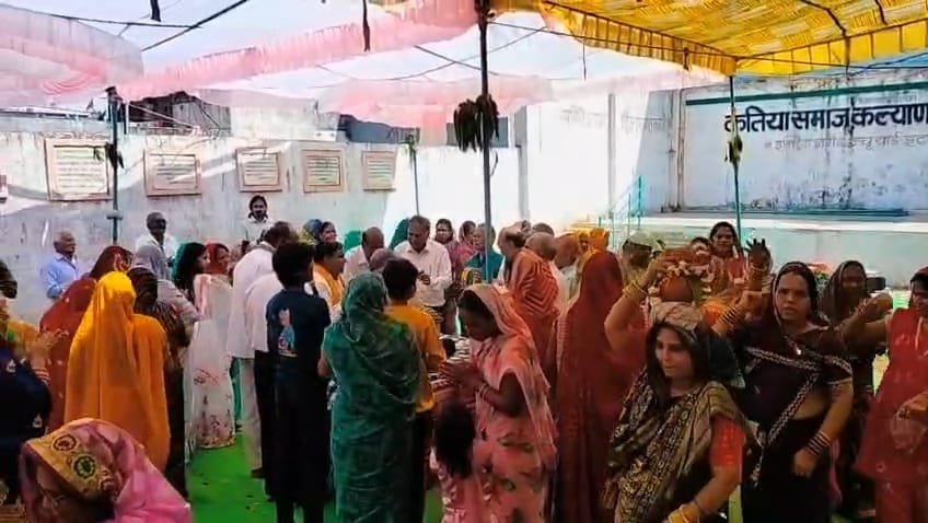 Katia Samaj Mahila Samiti welcomed the New Year with a 24-hour 'Ram Satta'.