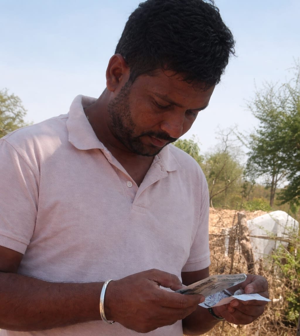 Beware Kesla! A fake electricity lineman is on the loose, siphoning thousands of rupees from villagers.