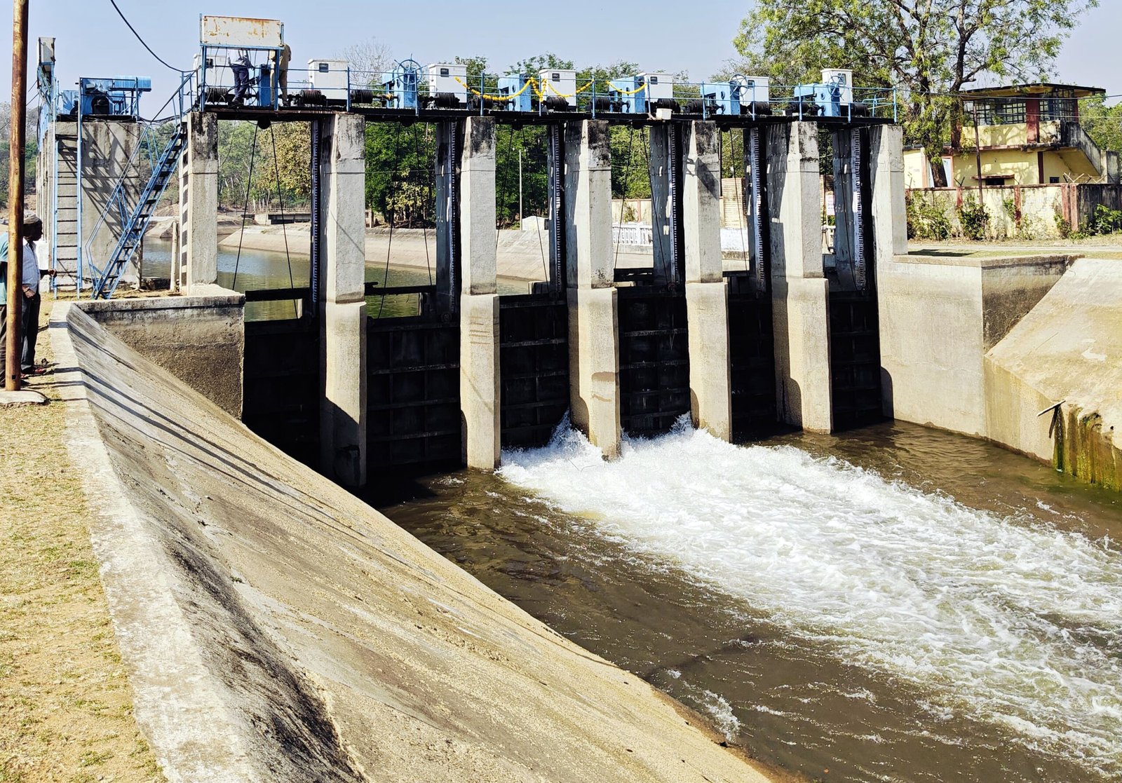 Relief for farmers of Harda, water released in main canal for moong crop