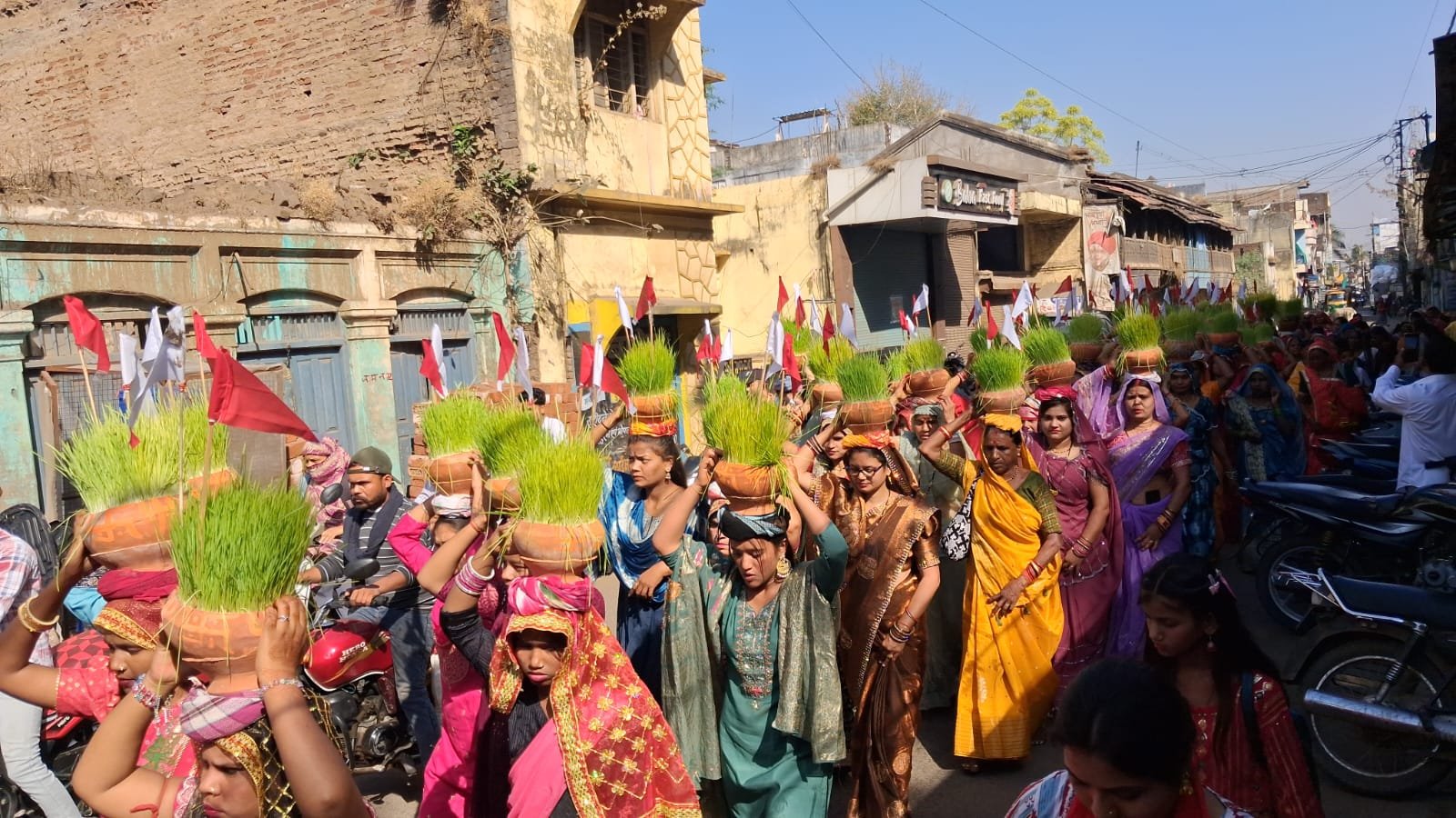 The Jawara immersion procession of Mata Mahakali Darbar started with devotion and joy.