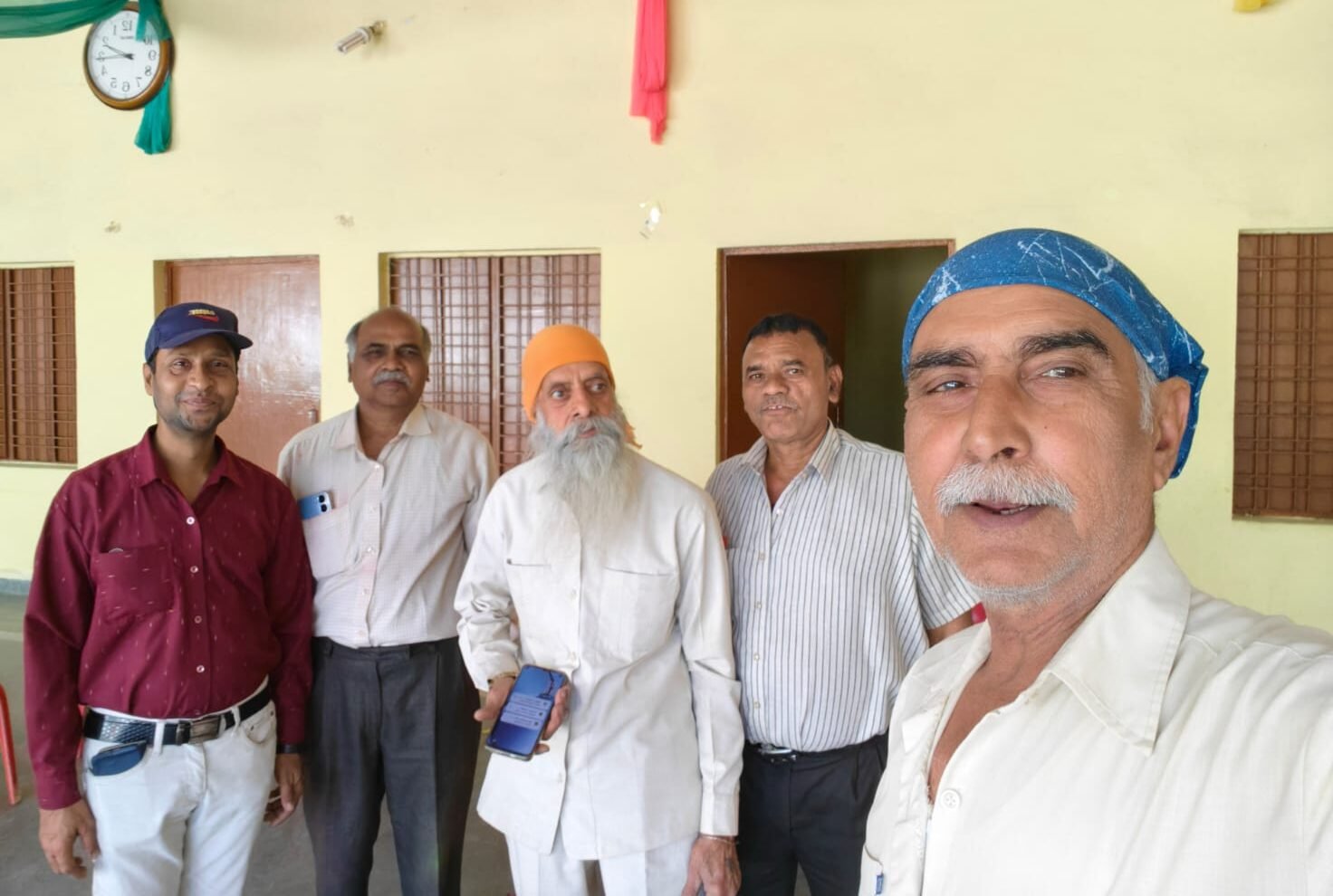 The 'Old is Gold' family celebrated Holi at Yadav Bhawan, with humorous and satirical compositions.