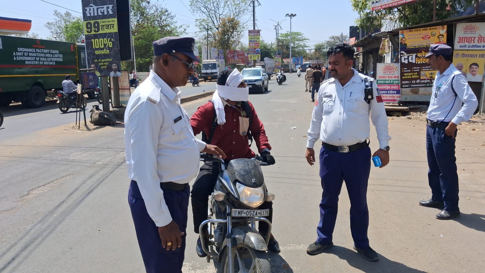 Police crack down on traffic rules, fines imposed on a dozen vehicles