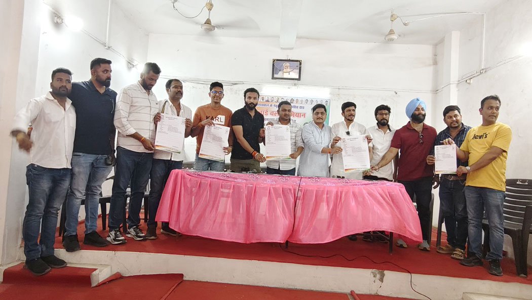 युवा कांग्रेस का 'वार्ड-वार्ड चलो अभियान' आज से, जनसमस्याओं को लेकर मयूर जैसवाल ने भरी हुंकार 1 Youth Congress's 'Ward-to-Ward Chalo Abhiyan' begins today, Mayur Jaiswal raises voice against public problems