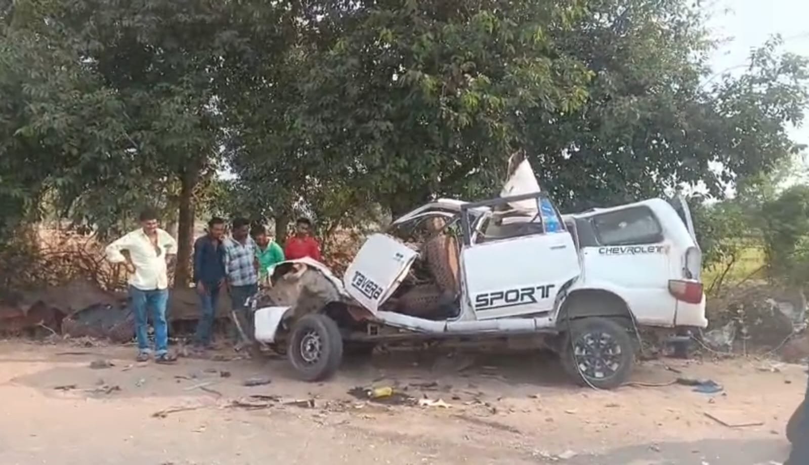 Tragic accident: A Tavera returning from a wedding collided with a tractor-trolley, killing 5 and injuring 7.