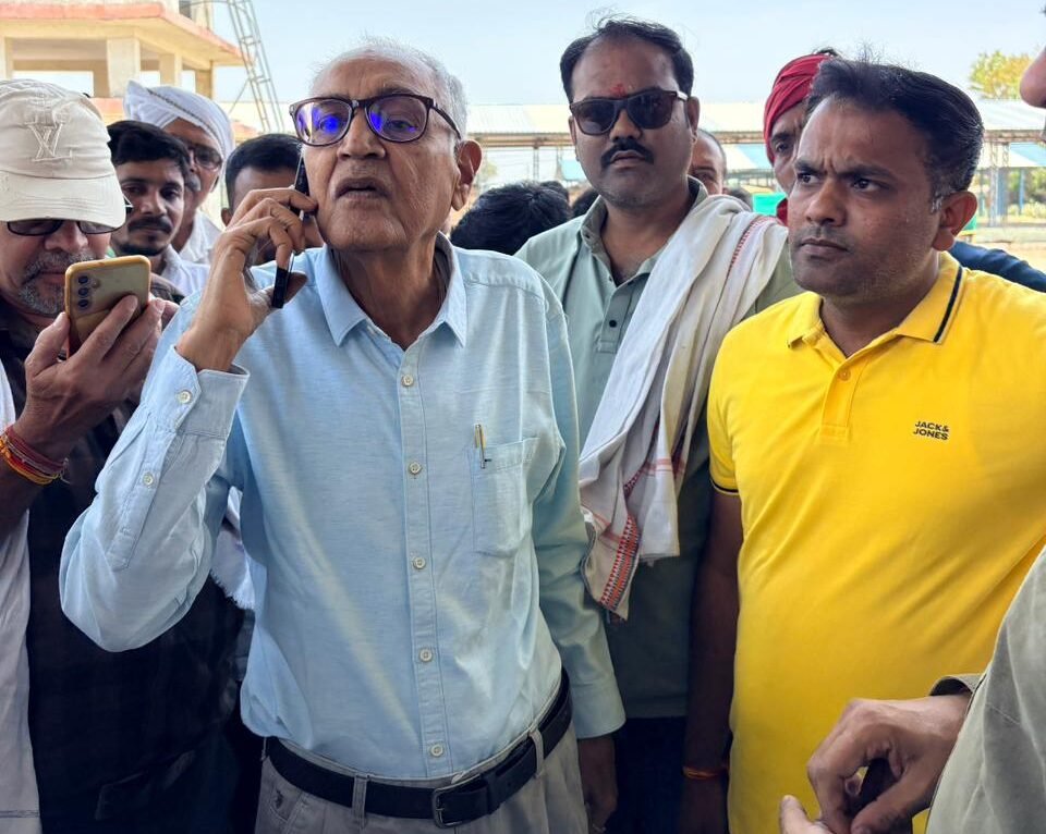 Former MLA Girjashankar Sharma warned of agitation over farmers' problems.