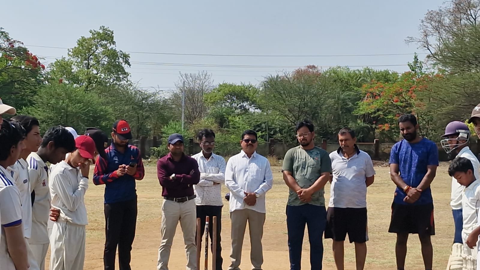उदीयमान क्रिकेटरों के लिए स्वर्गीय सुमित बैस अंडर-17 क्रिकेट ट्रॉफी का भव्य शुभारंभ 1 IMG 20260422 WA0777
