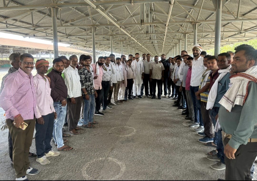 Congress is vocal about the problems of farmers in the agricultural market, and has cornered the administration on the issue of weighing and support price.