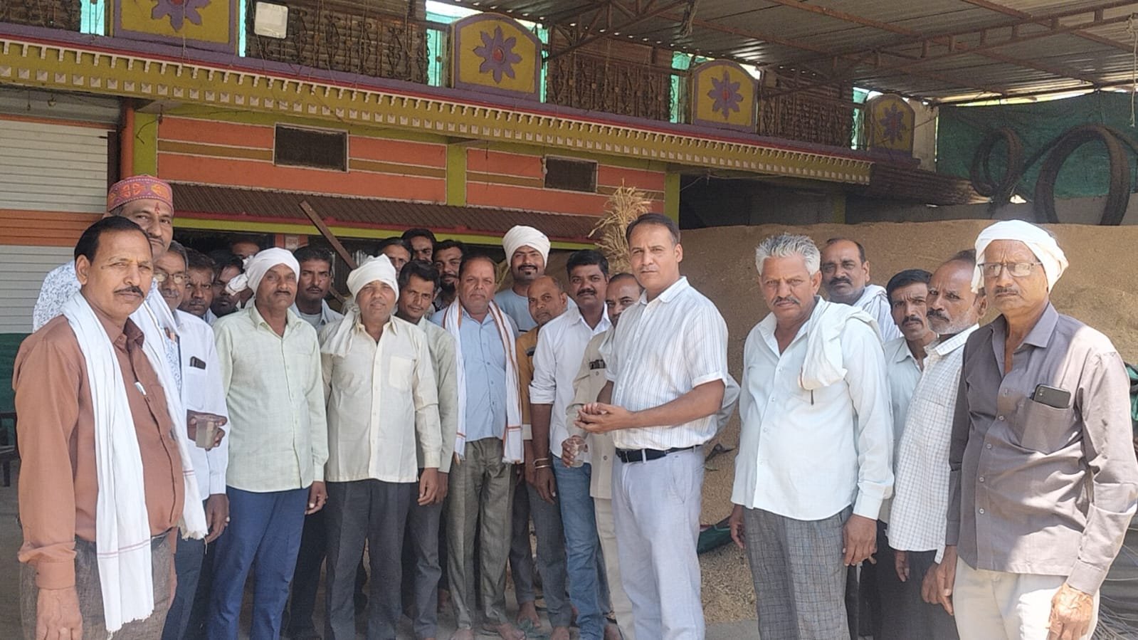 Mandi Secretary's innovation: He organized a village chaupal and invited farmers to the market.