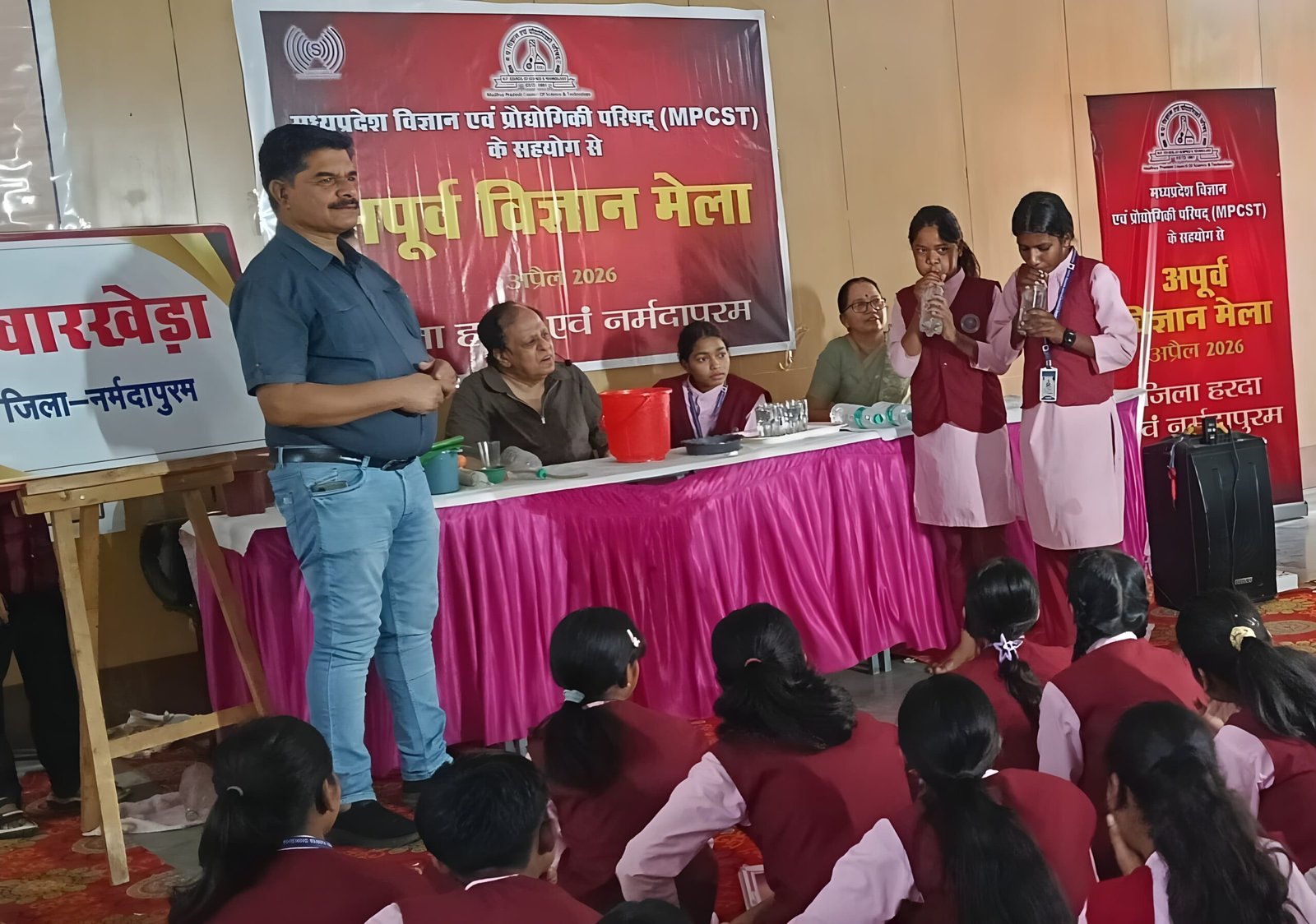 Tribal children learnt magical experiments of science at the 'Apoorva Vigyan Mela', solving complex puzzles through playful means.