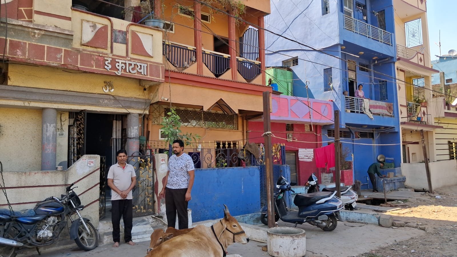 Beware! A strange thief has been spotted in Itarsi, stealing undergarments from a home's courtyard and fleeing.