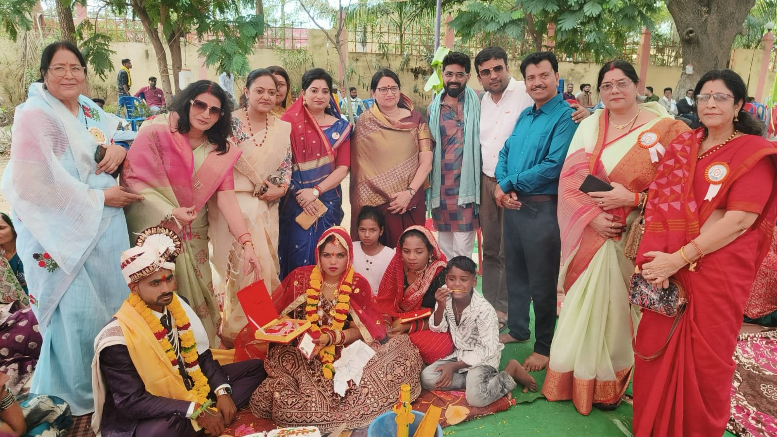 Shehnai resonated at the Chief Minister's Kanya Vivah Sammelan; Aastha Manch enhanced the honour of daughters by giving gifts.