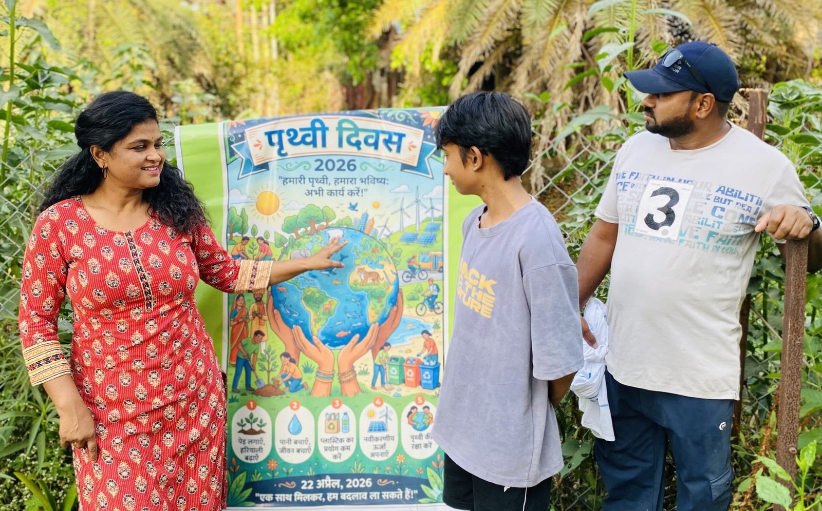 World Earth Day: Science Wali Didi Sarika Gharu made the children pledge to save the earth.