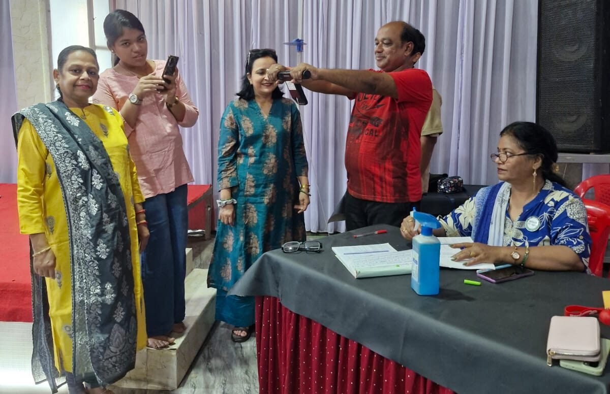 40 people got themselves examined in the free health camp, the Municipal President also participated.