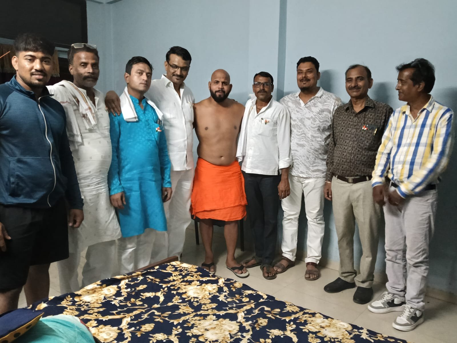 Wrestling King Baba Ladi was the main attraction and was welcomed by sports lovers of Narmadapuram.