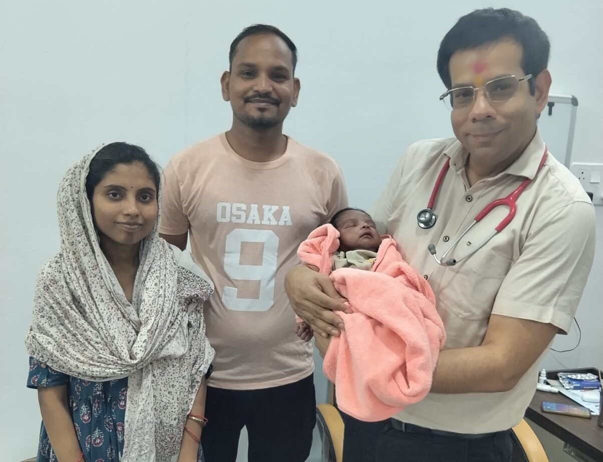 Newborn returns from the jaws of death, doctors set an example of humanity, struggling for 'breath' for 1 hour