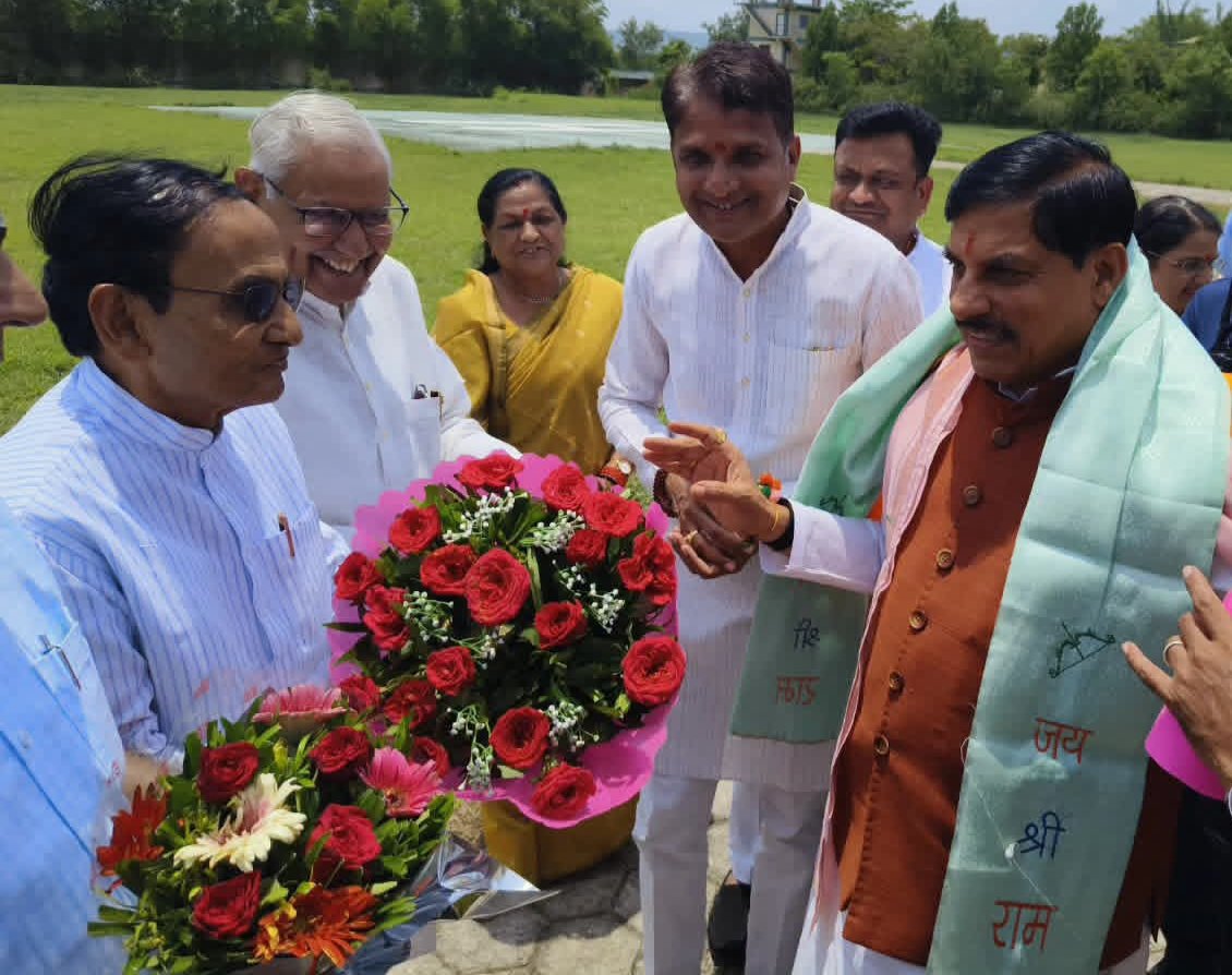 Public representatives accorded a warm welcome to Chief Minister Dr. Mohan Yadav upon his arrival in Narmadapuram.