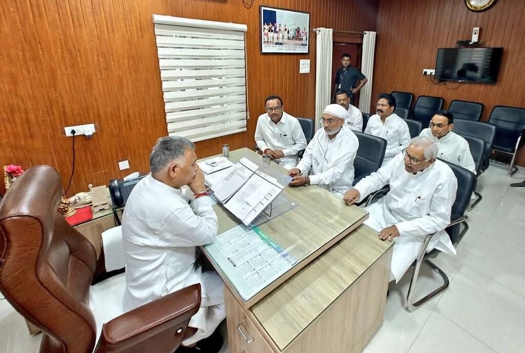 MLA meets Higher Education Minister regarding running of law course in PM College of Excellence