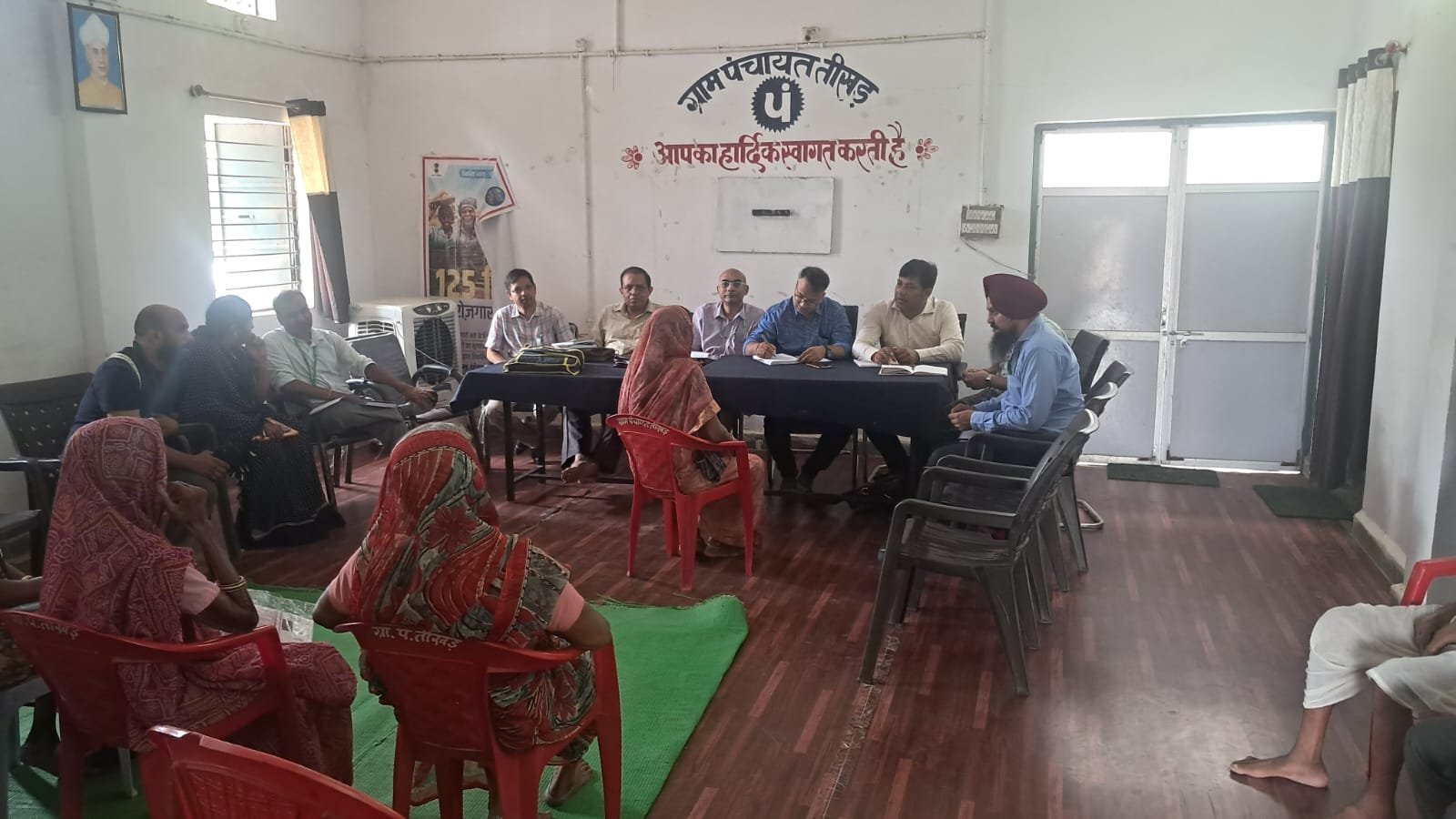A team of senior officials arrived in Narmadapuram and gained practical insight into rural development schemes.