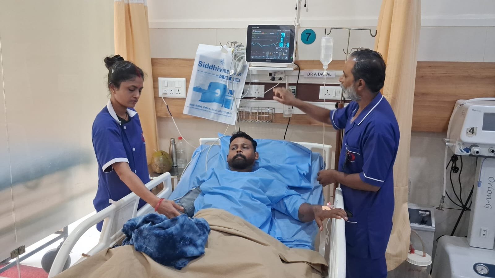Brazen juvenile miscreants in Itarsi: Four youths, including the nephew of an MLA's representative, attacked with knives; one referred to Bhopal.