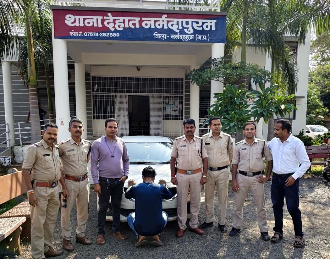 Habitual offender arrested with illicit liquor, a Baleno car without a number plate, and a pistol; goods worth ₹5.41 lakh seized.