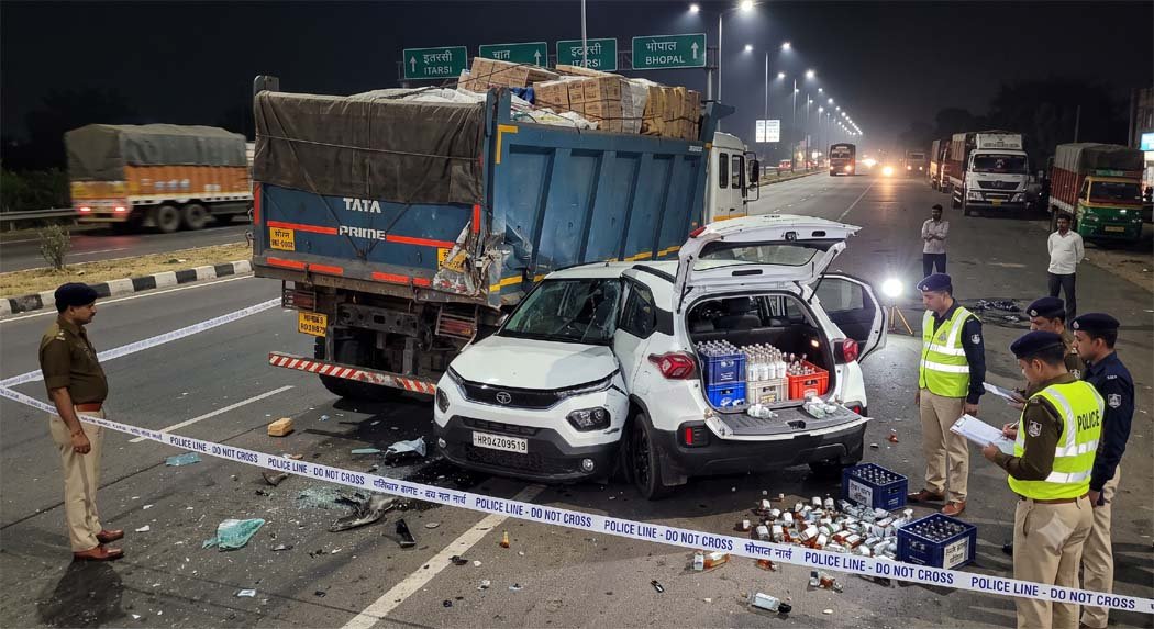 Tata Punch crashes into truck on Rasselpur Main Road; 33,000 worth of illicit liquor found in the car after the accident.