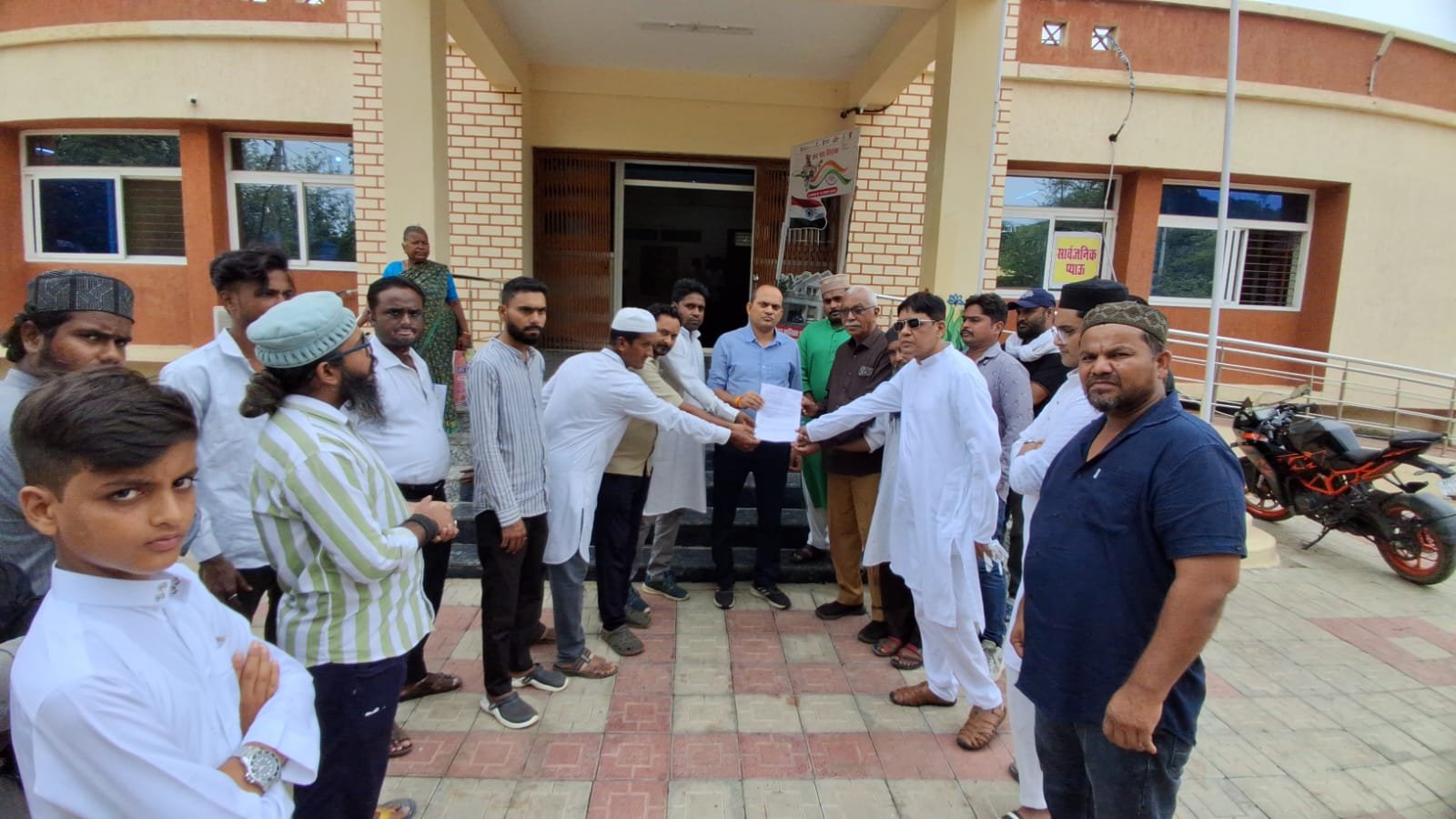 Objectionable remarks against the Prophet: Muslim community submits memorandum to the President.