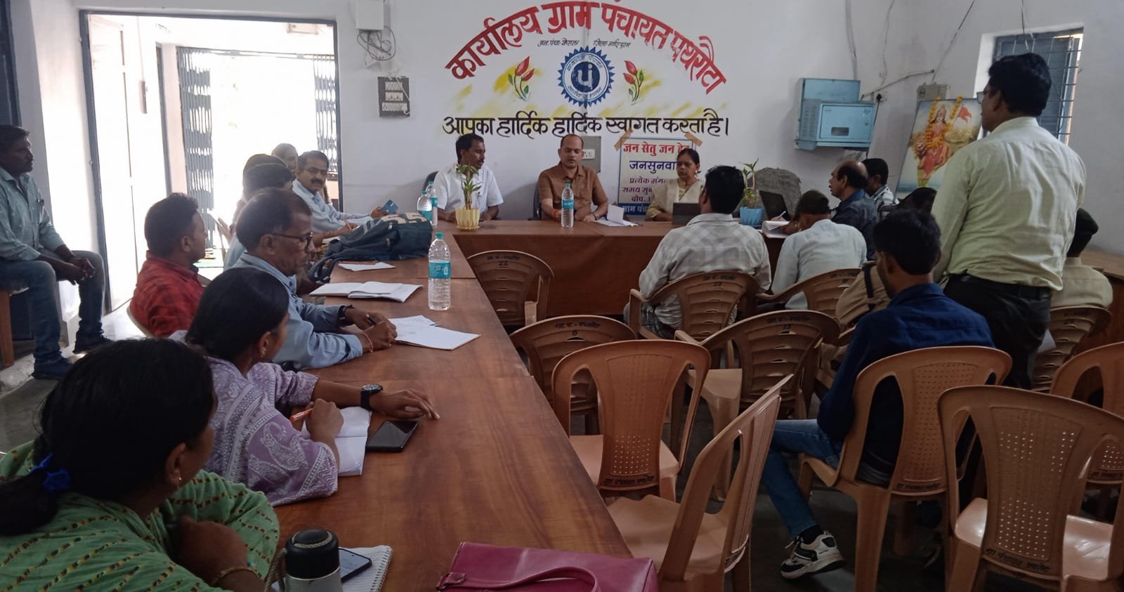 एसडीएम और सीईओ ने पथरोटा में ली समीक्षा बैठक 1 SDM and CEO held a review meeting in Patharota.