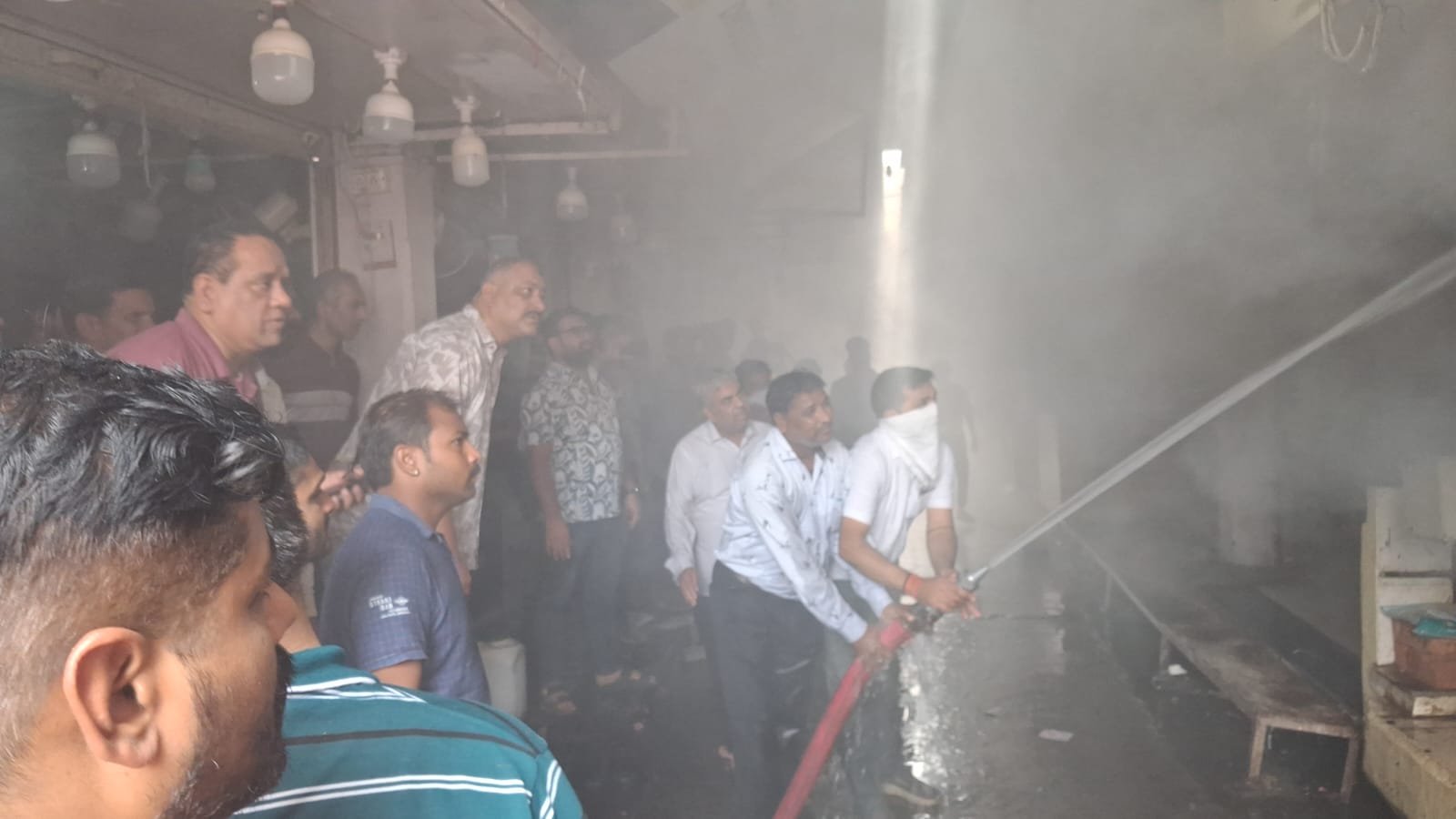 Major Disaster Averted in Itarsi: Fire Breaks Out Due to Short Circuit at Jhulelal Temple in Jawahar Bazaar; City's Heart Narrowly Escapes Destruction.