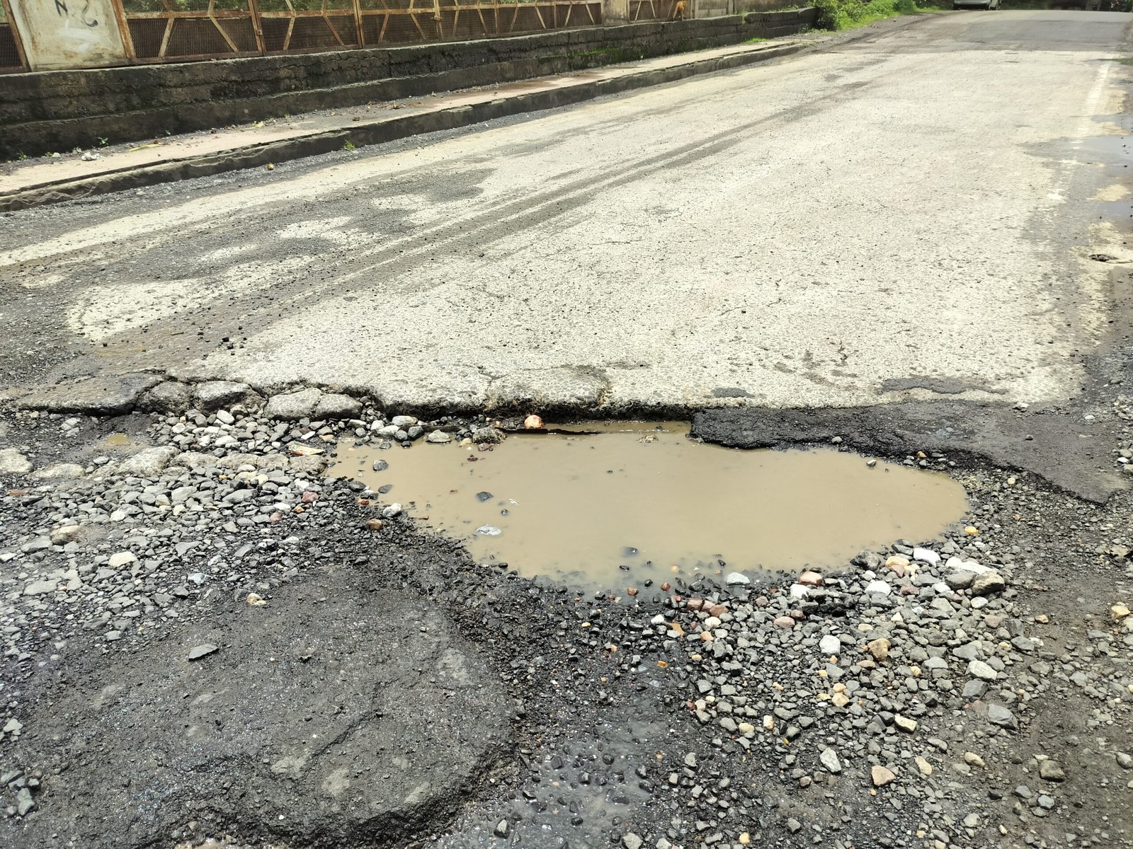 Multi-crore four-lane project exposed: Asphalt peels off Kesla-Itarsi road during the very first rain.