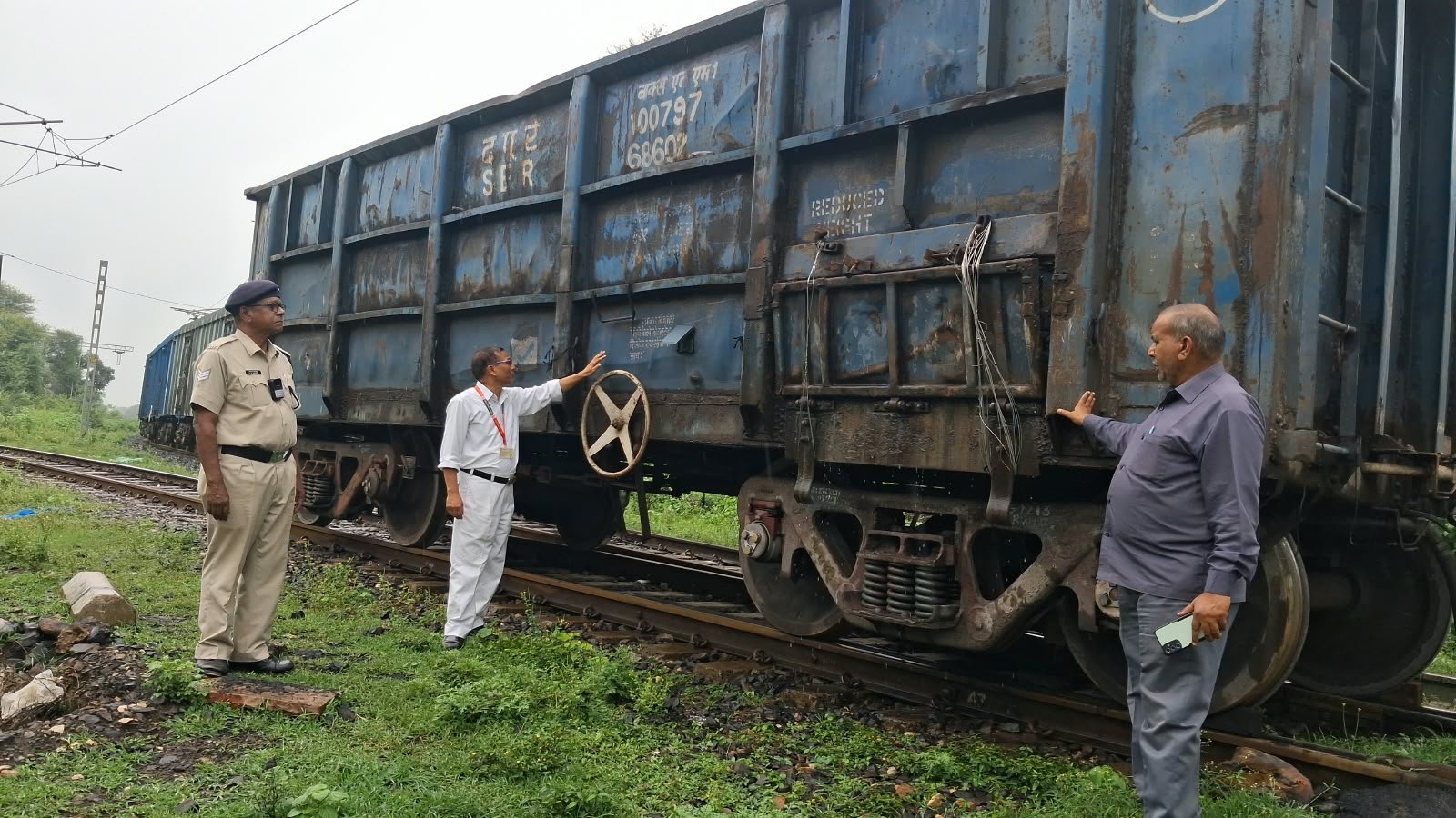 Massive fire breaks out in a coal-laden freight wagon; extinguished after being brought to the yard.