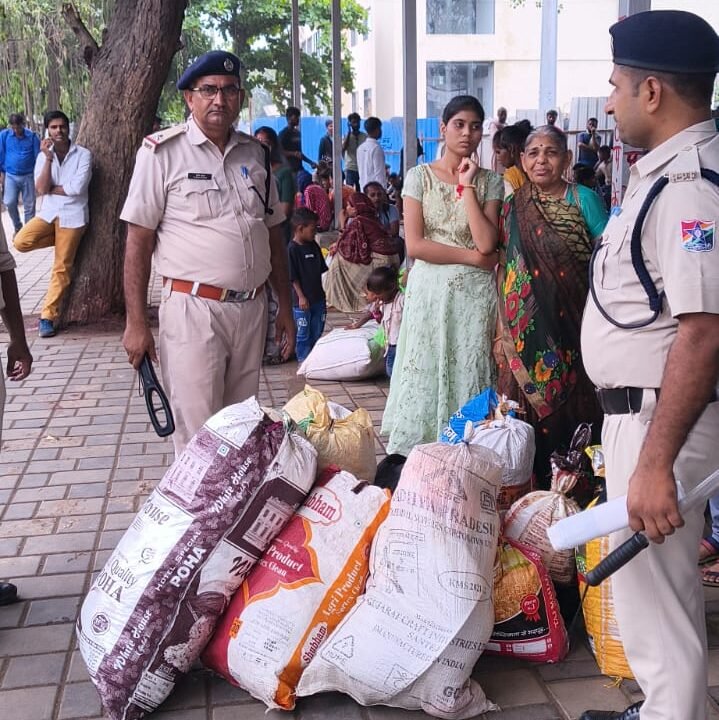 High alert at the station ahead of Independence Day; RPF conducts a checking drive.
