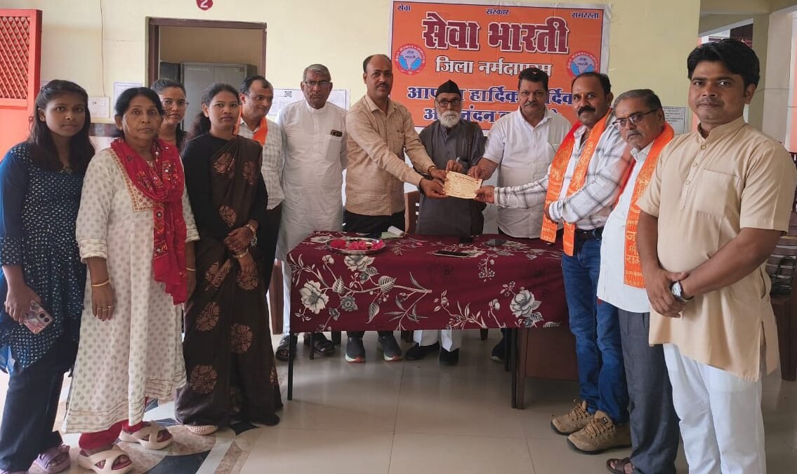 'Prakalp Darshan' at Seva Bharati Girls' Hostel; donors contribute over ₹2 lakh.