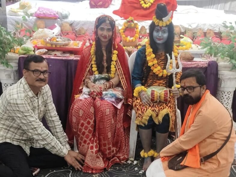 The marriage of Shiva and Parvati took place amidst the chanting of mantras and spirited cheers during the Shiv Mahapuran Katha.